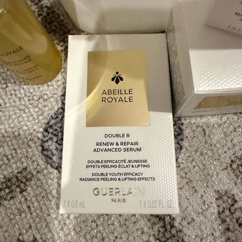 Guerlain Abeille Royale Skincare Set with White bee logo Bag - Picture 3 of 6